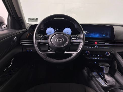 Certified 2025 Hyundai Elantra SEL FWD image 15
