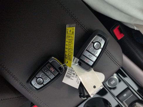 New 2026 Ford Explorer Platinum image 34