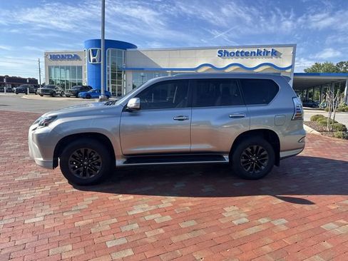 Used 2021 Lexus GX 460 Premium w/ Premium Package AWD/4WD image 3