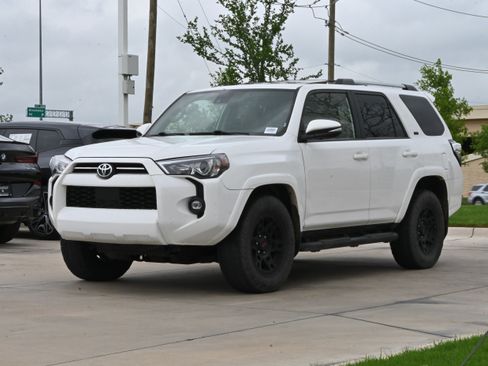 Used 2021 Toyota 4Runner SR5 Premium w/ Moonroof Package image 5