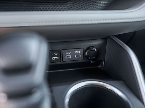 Used 2022 Toyota Highlander L FWD image 23