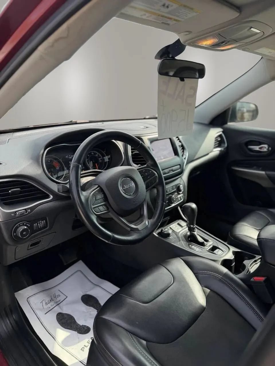 Used 2019 Jeep Cherokee Latitude Plus w/ Cold Weather Group AWD/4WD image 10