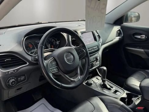 Used 2019 Jeep Cherokee Latitude Plus w/ Cold Weather Group AWD/4WD image 10