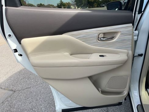 Used 2017 Nissan Murano SV image 28