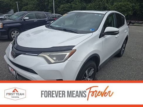 Used 2018 Toyota RAV4 XLE AWD/4WD image 1