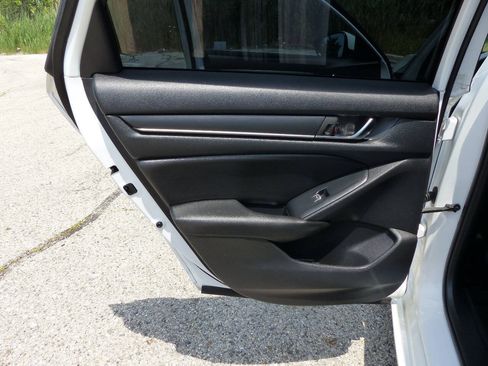 Used 2020 Honda Accord LX image 31