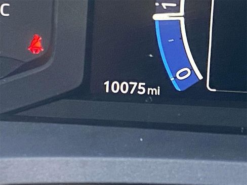 Used 2024 Toyota Tacoma SR image 34