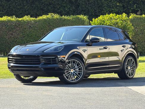 Certified 2023 Porsche Cayenne AWD/4WD image 1