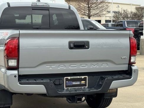 Used 2018 Toyota Tacoma TRD Sport image 8