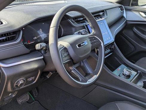 New 2025 Jeep Grand Cherokee Altitude image 3