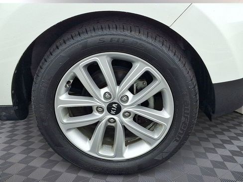 Used 2018 Kia Soul + FWD image 10
