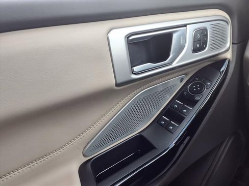 Certified 2023 Ford Explorer Platinum w/ Technology Package image 23