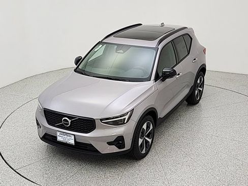 New 2026 Volvo XC40 B5 Plus w/ Climate Package AWD/4WD image 13