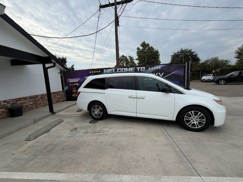 Used 2013 Honda Odyssey EX image 3