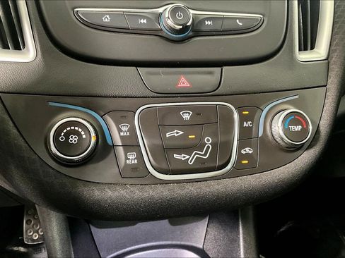 Used 2018 Chevrolet Malibu LS image 32