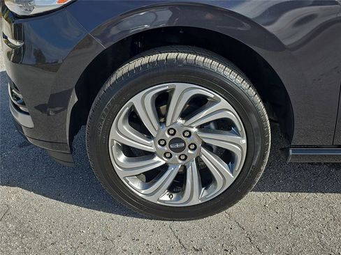 Used 2024 Lincoln Navigator Reserve image 9