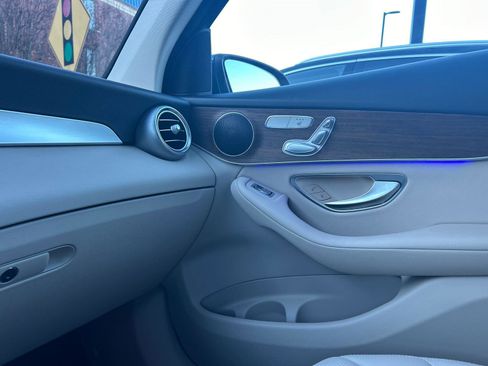 Used 2022 Mercedes-Benz GLC 300 4MATIC image 18