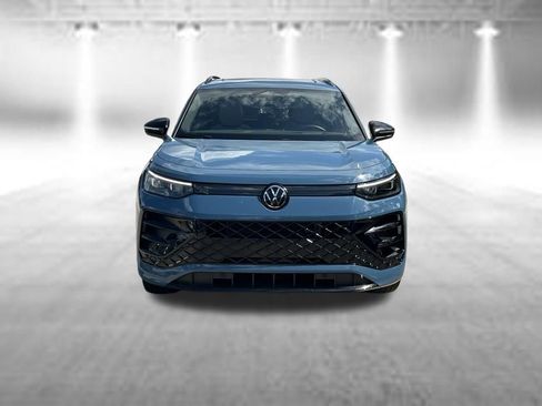 Used 2025 Volkswagen Tiguan SE R-Line FWD image 8