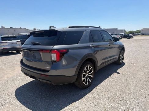 Used 2025 Ford Explorer ST-Line AWD/4WD image 7