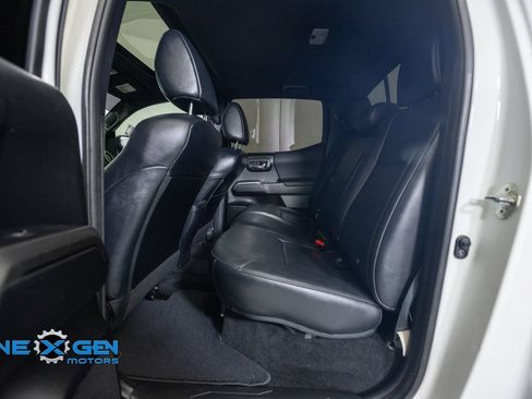 Used 2019 Toyota Tacoma TRD Sport AWD/4WD image 30