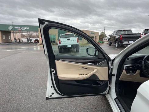 Used 2018 BMW 530e RWD image 28