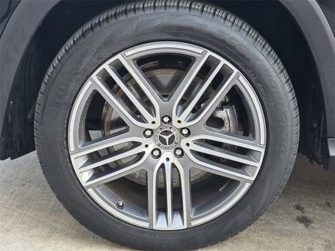 Used 2025 Mercedes-Benz GLS 450 4MATIC image 9