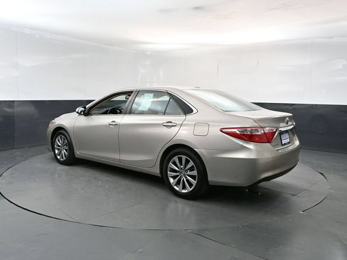 Used 2016 Toyota Camry XLE w/ Moonroof Package FWD image 3