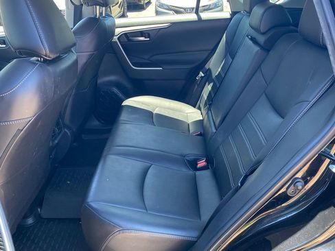 Used 2021 Toyota RAV4 XLE Premium FWD image 7