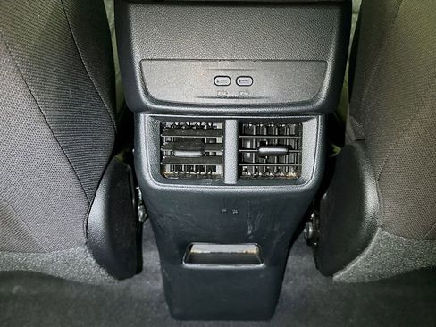Used 2026 Chevrolet Equinox LT AWD/4WD image 23