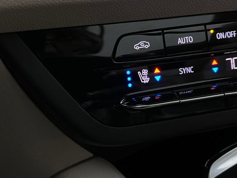 Used 2022 Buick Envision Avenir w/ Technology Package II FWD image 6