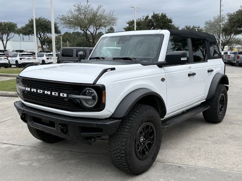 Used 2023 Ford Bronco Wildtrak image 9