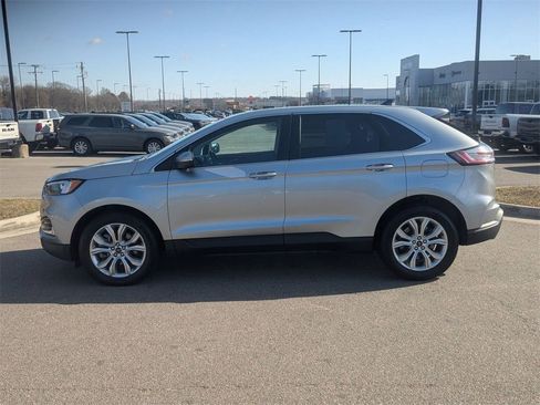 Used 2024 Ford Edge Titanium image 2