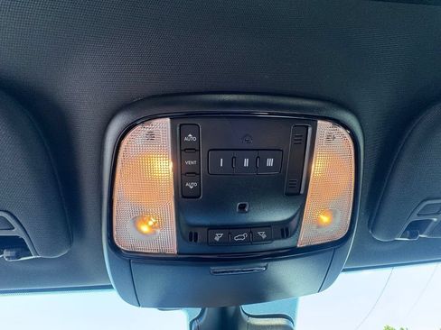 Used 2025 Dodge Durango GT AWD/4WD image 34