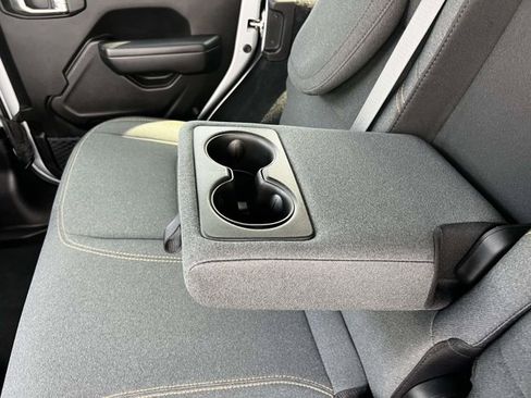 Used 2024 Jeep Wrangler Unlimited AWD/4WD image 11