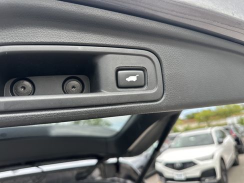 Used 2017 Honda Pilot Touring image 11