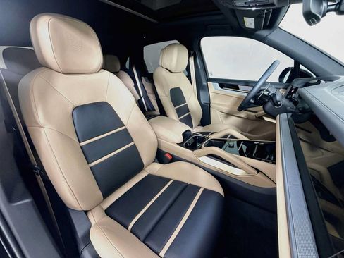 Certified 2026 Porsche Cayenne S AWD/4WD image 29