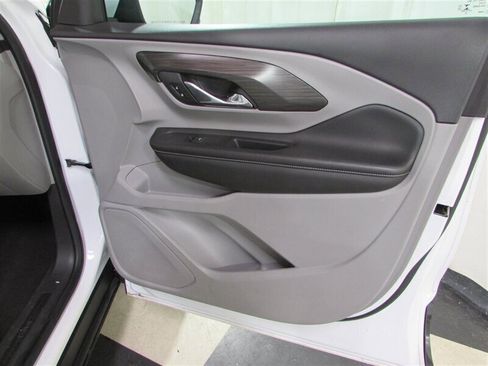 Used 2023 GMC Terrain SLT image 52