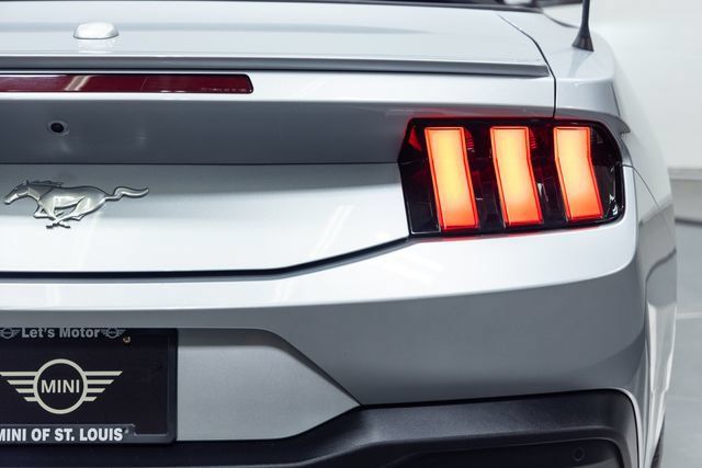 Used 2025 Ford Mustang Premium RWD image 8