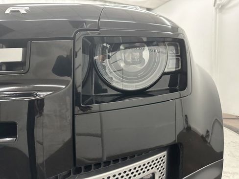Used 2021 Land Rover Defender 110 SE image 27