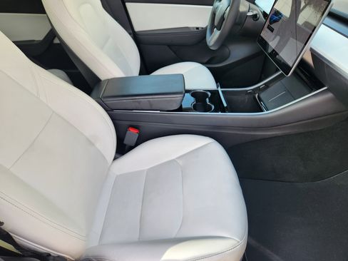 Used 2020 Tesla Model Y Long Range image 13