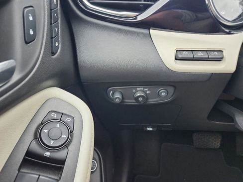 Certified 2022 Buick Encore GX Essence w/ Advanced Technology Package FWD image 19