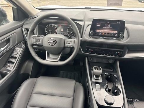 New 2026 Nissan Rogue SV AWD/4WD image 18