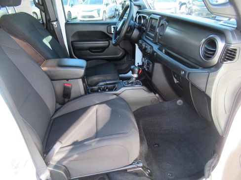 Used 2023 Jeep Gladiator Sport AWD/4WD image 11