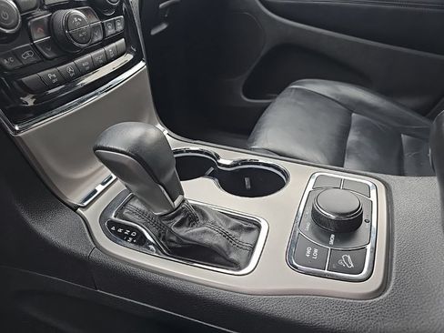 Used 2019 Jeep Grand Cherokee Limited AWD/4WD image 21