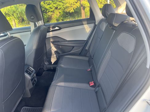 Used 2023 Volkswagen Taos SE w/ Panoramic Sunroof Package FWD image 28