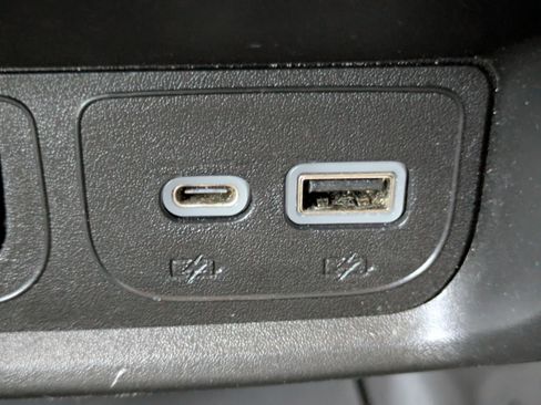 Used 2023 Cadillac XT4 Luxury w/ Cold Weather Package image 10