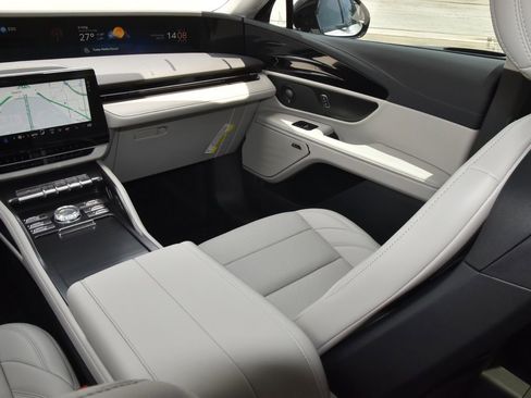 New 2026 Lincoln Nautilus Premier w/ Equipment Group 102A AWD/4WD image 17
