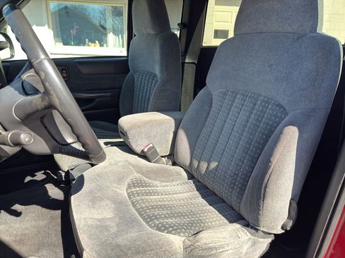 Used 2002 Chevrolet S10 Pickup LS w/ LS Preferred Equipment Group image 10