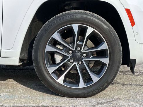 Used 2022 Jeep Grand Cherokee Overland w/ Luxury Tech Group IV image 7