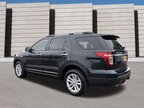 Used 2014 Ford Explorer XLT w/ Equipment Group 202A AWD/4WD image 3